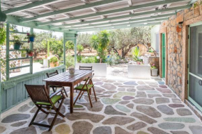 MANOS Small House Kouremenos